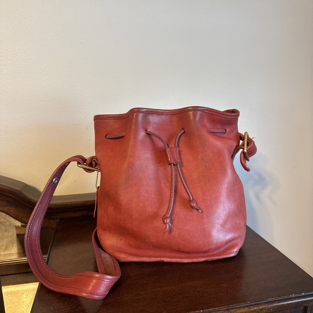 COACH 0975 Vintage Red Leather Drawstring Shoulder Bag Bucket Bag Y2K & Cleaner
